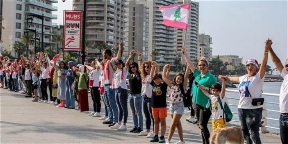 Χιλιάδες Λιβανέζοι διαδήλωσαν για μια «νέα ανεξαρτησία»